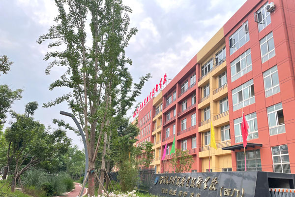武汉光谷科技职业技术学校西南门